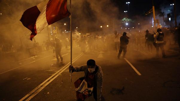 Al menos dos muertos en las protestas contra el nuevo Gobierno de Perú | Euronews