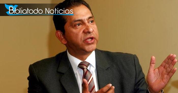 ECUADOR: Candidato presidencial propone incluir a Dios en la Constitución