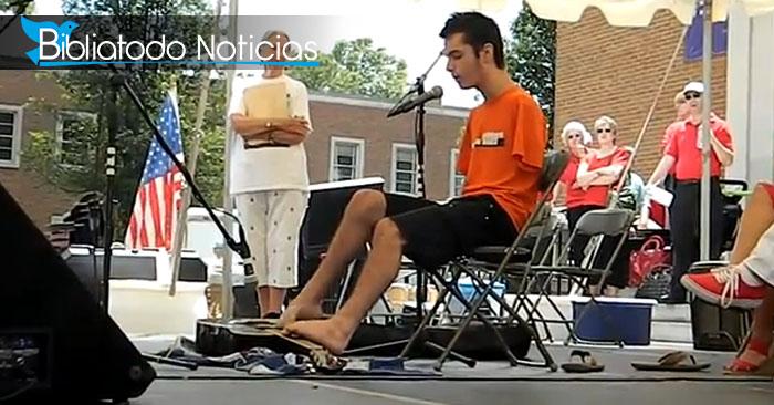 Hombre sin brazos sorprende a millones al tocar música de adoración con los pies (VÍDEO)
