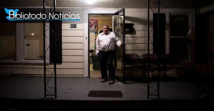 Pastor inmigrante vuelve a casa tras pasar 3 años refugiado en una iglesia por temor a ser deportado