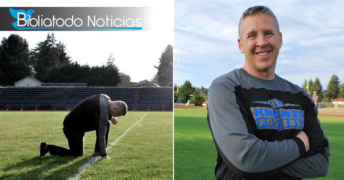 Entrenador de fútbol americano fue despedido por negarse a dejar de orar en público