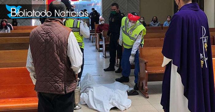 Hombre muere de un infarto arrodillado frente al altar de una iglesia