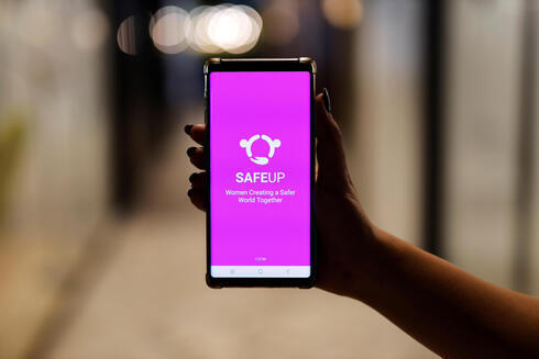 SafeUP, una aplicación de red de seguridad para mujeres, en un espacio de trabajo conjunto en Tel Aviv. 