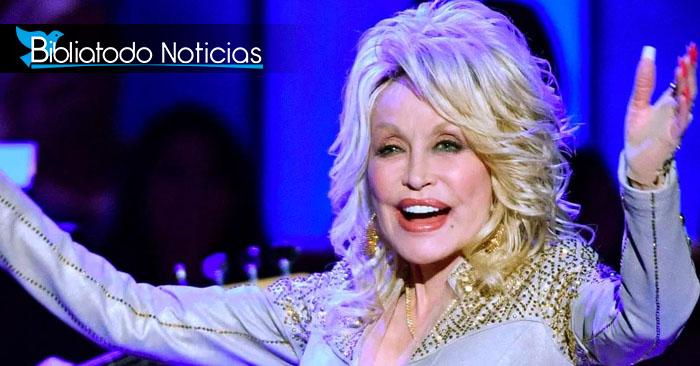 La cantante Dolly Parton, reaccionó tras ganar un Grammy a la mejor canción cristiana, 