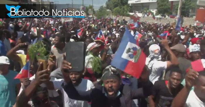 Miles de cristianos inundan las calles de Haiti pidiendo la renuncia del presidente