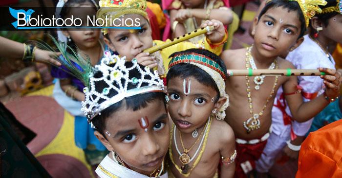 Niños y jóvenes cristianos en la India son obligados a adorar a la diosa 