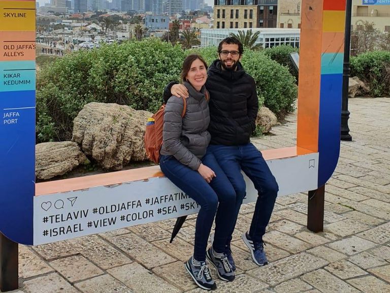 Ariel Rosujovsky tiene 30 años y emigró hacia Israel en 2019 junto a Sabrina, su novia