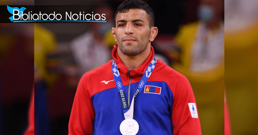 Atleta que desertó de Irán le dedicó su medalla olímpica a Israel