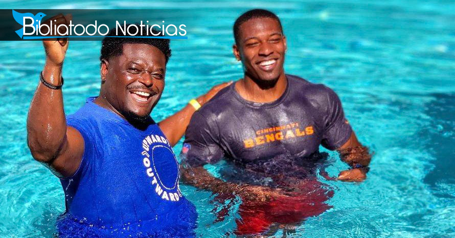 El jugador de fútbol americano Akeem Davis-Gaither, entrega su vida a Cristo y se bautiza
