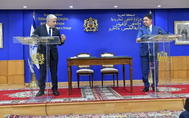 Foreign Minister Yair Lapid (L) and Moroccan Foreign Minister Nasser Bourita (R) speak in Rabat, August 11, 2021 (Shlomi Amsalem, GPO)