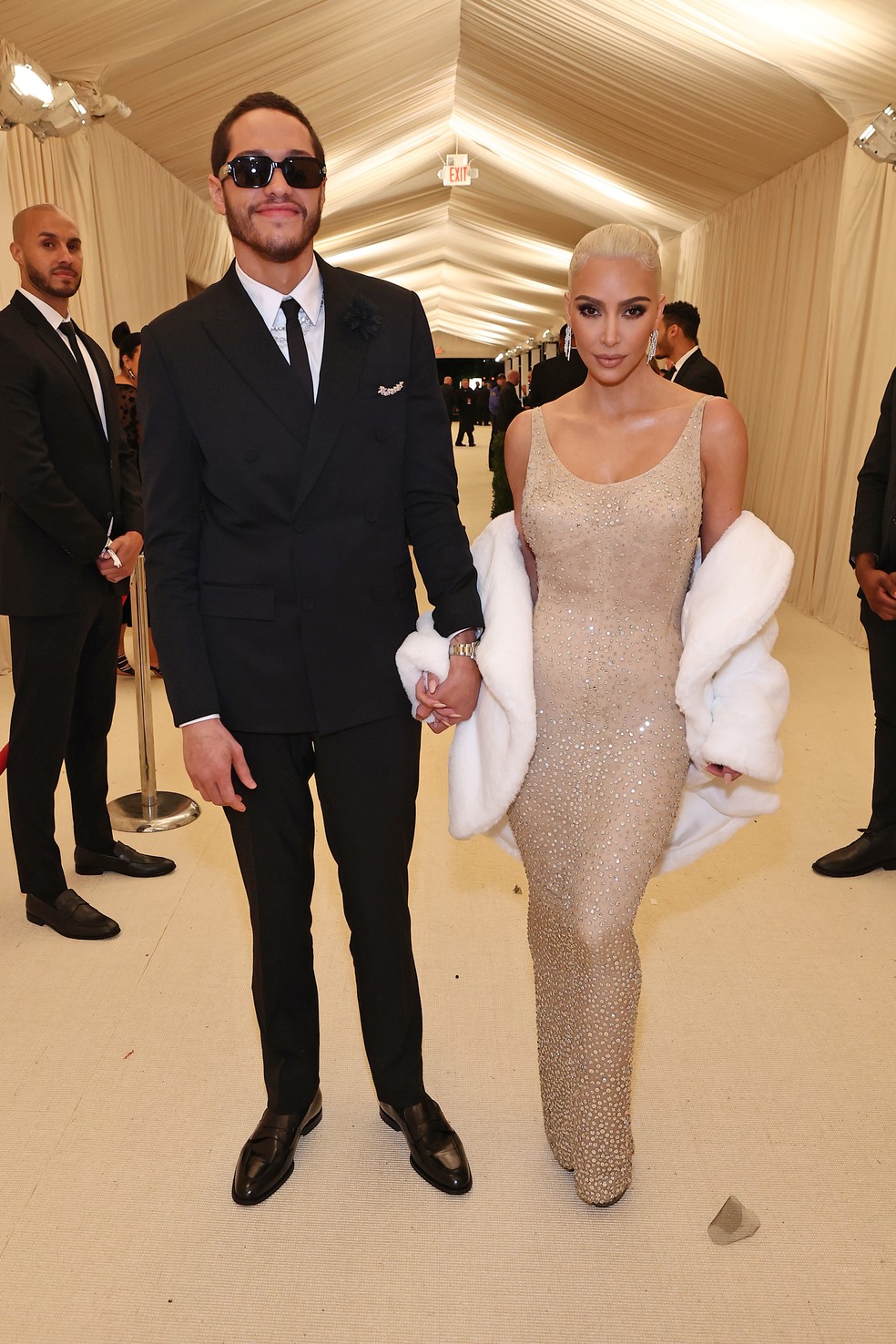 Pete Davidson y Kim Kardashian — Foto: Arturo Holmes/MG22/Getty Images para The Met Museum/Vogue