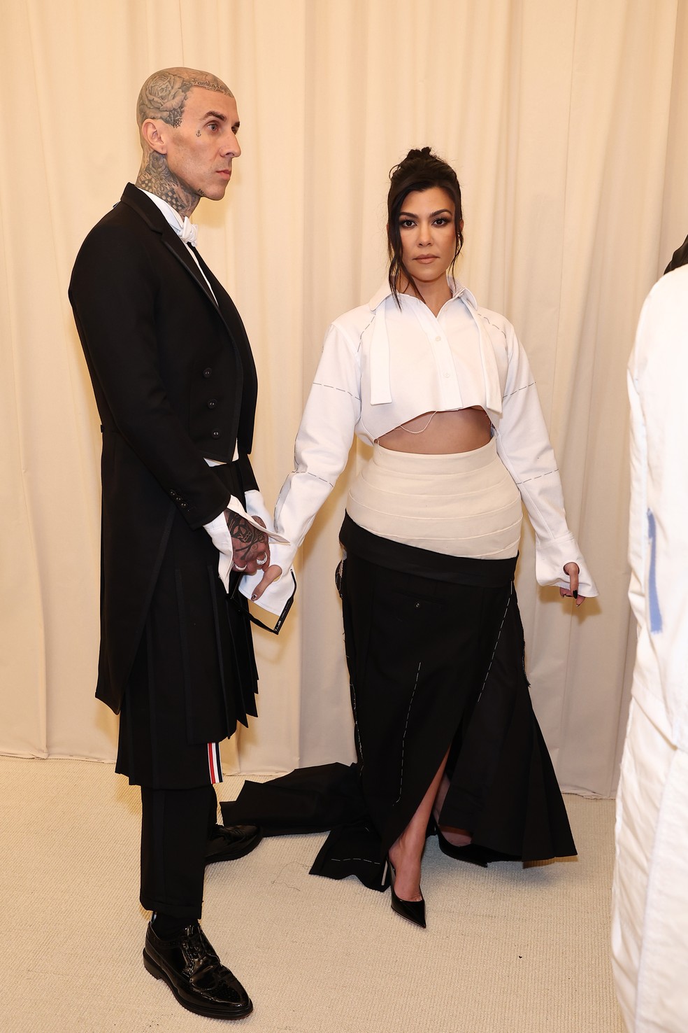 Travis Barker y Kourtney Kardashian — Foto: Arturo Holmes/MG22/Getty Images para The Met Museum/Vogue