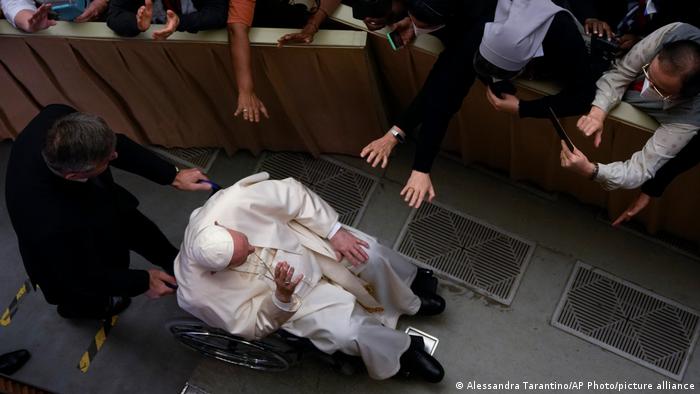 Vaticano Papa Francisco en silla de ruedas