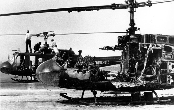 El helicóptero alemán volado con una granada por el comando palestino, cuando se desató la masacre en la pista de la base aérea de Furstenfeldbruck. Foto: AP