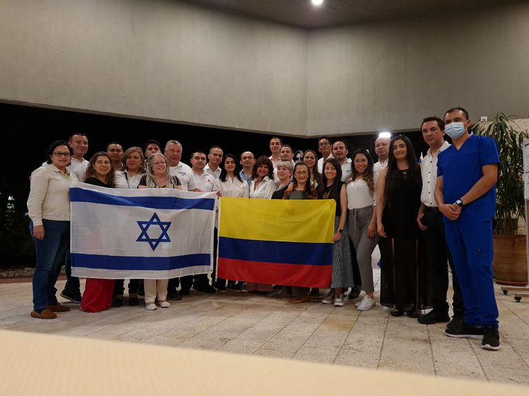 Un grupo de 27 médicos de Bogotá, Antioquia, Casanare y Córdoba viajaron a Israel para conocer el manejo que ese país ha hecho de la pandemia.